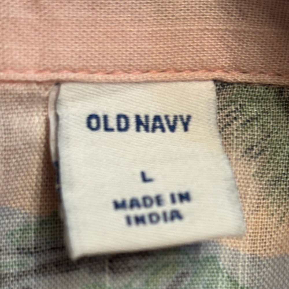 Old Navy Ladies Hawaiian Button Up - Picture 5 of 6